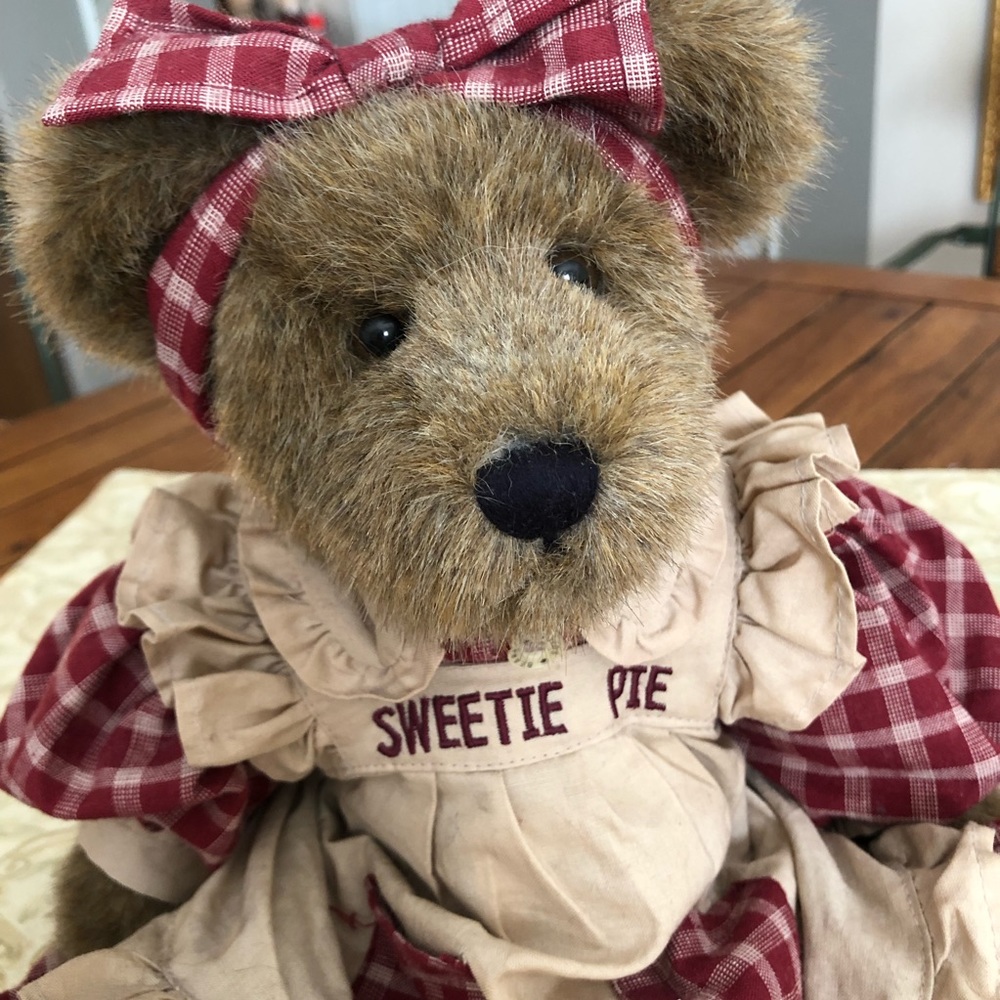Boyd’s Bears Like New “Aunt Becky Bearchild” Sweetie Pie 12” Collectible Bear